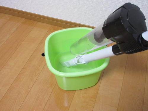 Vacuum cleaner sucking water (3)