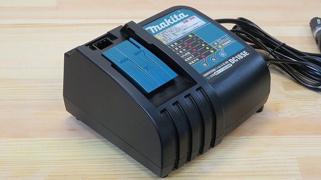 マキタのバッテリをクルマで充電できる車載充電器DC18SE レビュー | 電動工具のすすめ